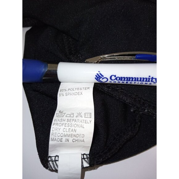 Women's Black Leggings Size Large they are Capris Pants - Picture 4 of 4